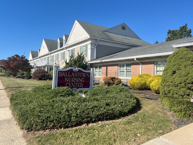 621-623 E Main St, Dallastown, PA for sale - Building Photo - Image 2 of 11