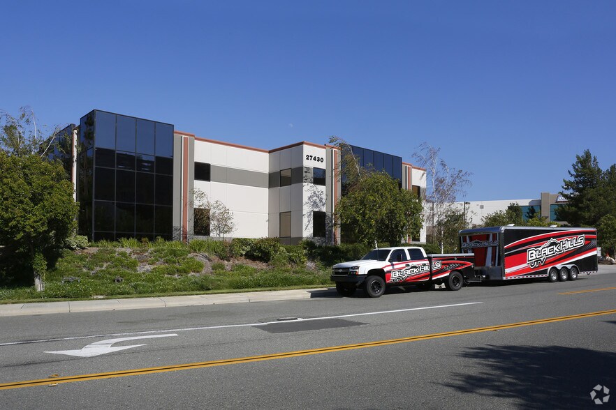 27430 Bostik Ct, Temecula, CA à louer - Photo du bâtiment - Image 3 de 4
