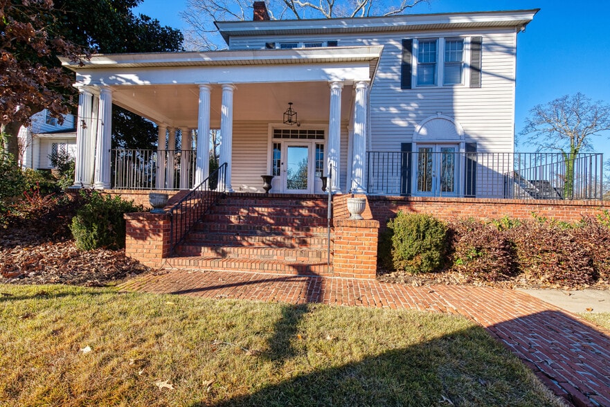 1011 E Washington St, Greenville, SC for lease - Building Photo - Image 2 of 21
