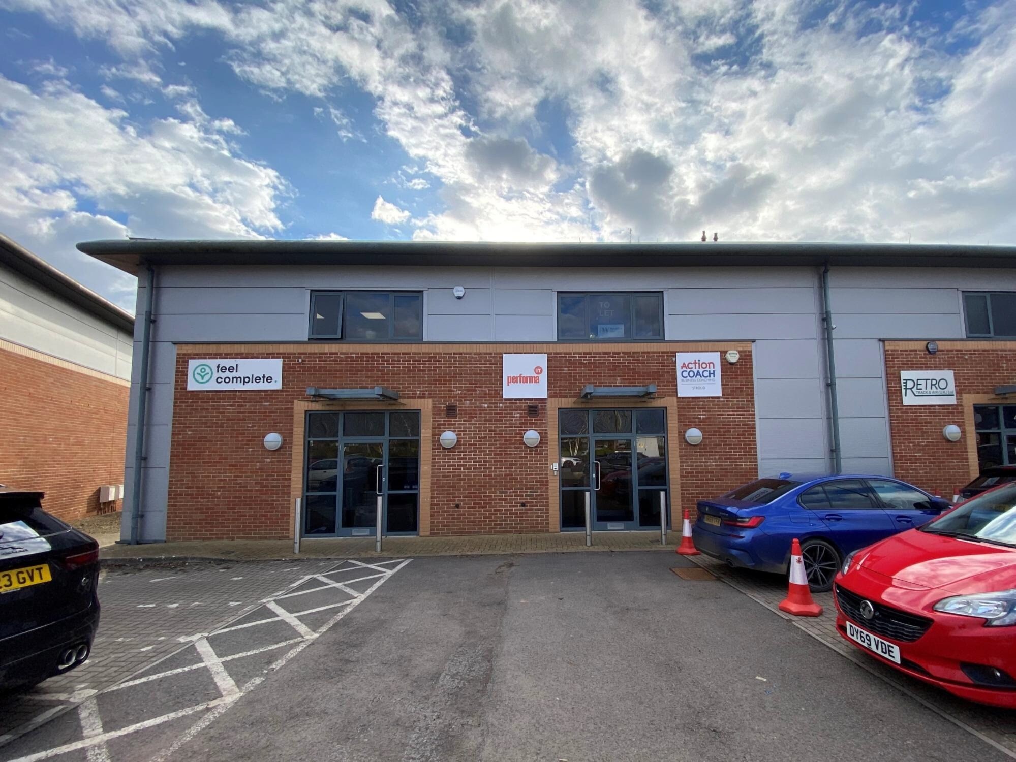 Sperry Way, Stonehouse à louer Photo du bâtiment- Image 1 de 9