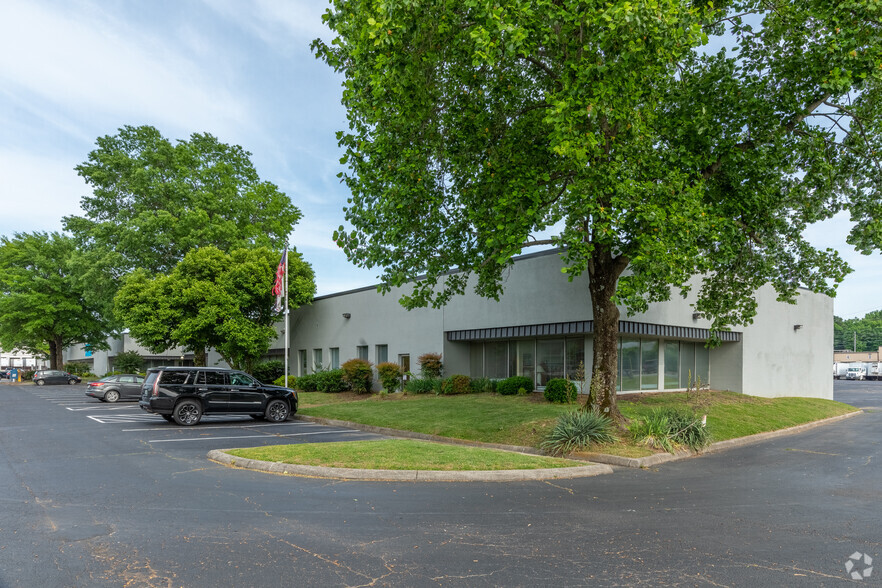 1717 Elm Hill Pike, Nashville, TN à louer - Photo du bâtiment - Image 1 de 8