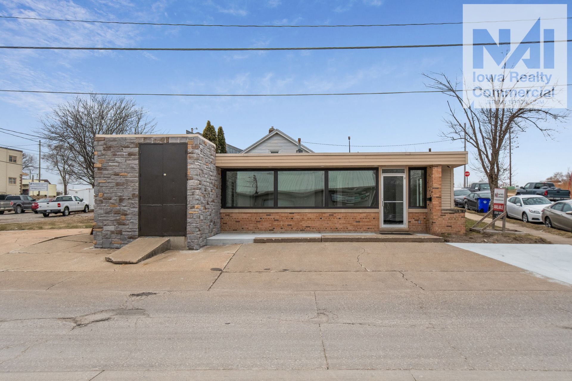 115 30th Street Dr SE, Cedar Rapids, IA à vendre Photo du bâtiment- Image 1 de 18