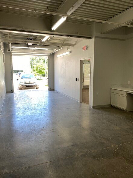 7037 Twin Hills Ave, Dallas, TX à louer - Photo intérieure - Image 2 de 19