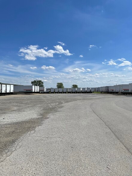 106 Mooney Dr, Bourbonnais, IL for lease - Building Photo - Image 2 of 19