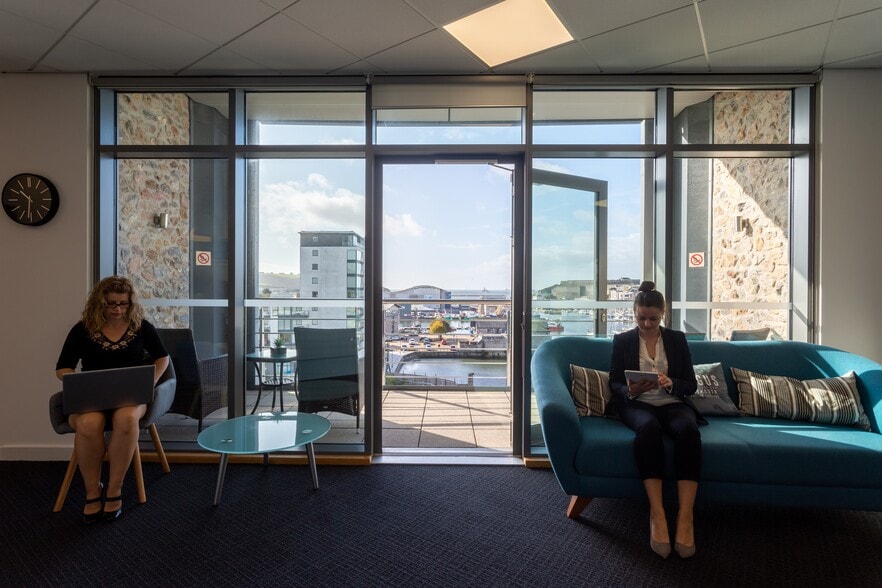 North East Quay, Plymouth for lease - Interior Photo - Image 3 of 10
