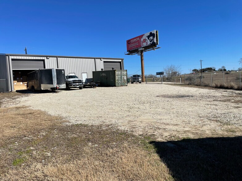 24468 Hwy 6, Navasota, TX à louer - Photo du bâtiment - Image 2 de 8