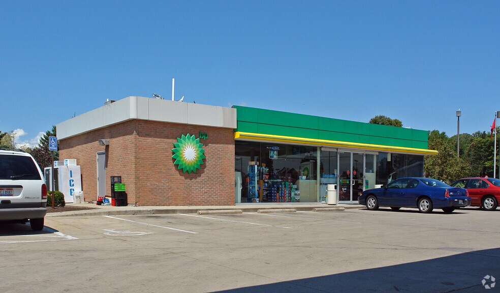 17644 Chillicothe Rd, Chagrin Falls, OH à vendre - Photo du bâtiment - Image 2 de 2