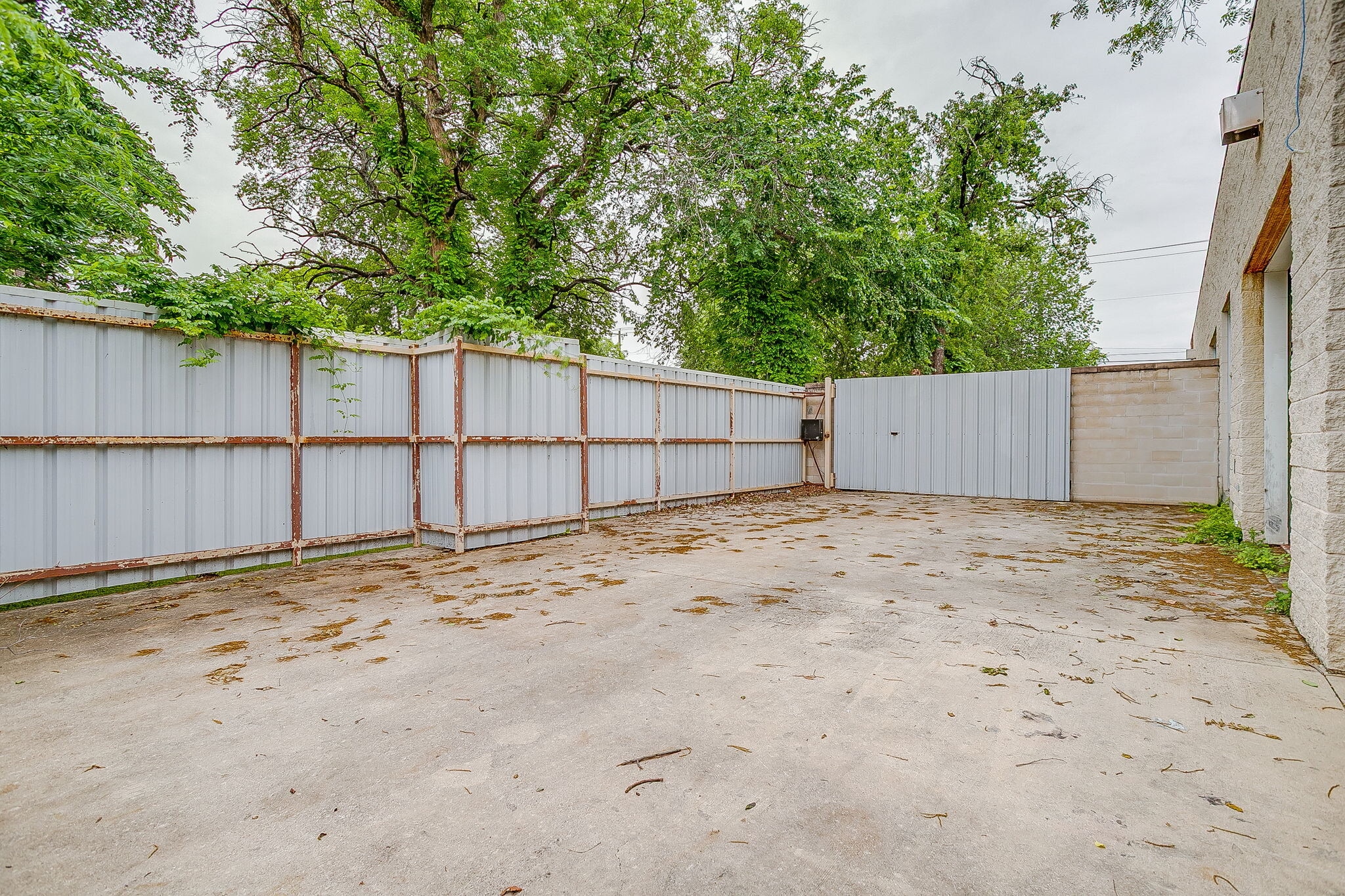914 N Sylvania Ave, Fort Worth, TX à louer Photo intérieure- Image 1 de 24