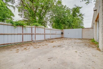 914 N Sylvania Ave, Fort Worth, TX à louer Photo intérieure- Image 1 de 24