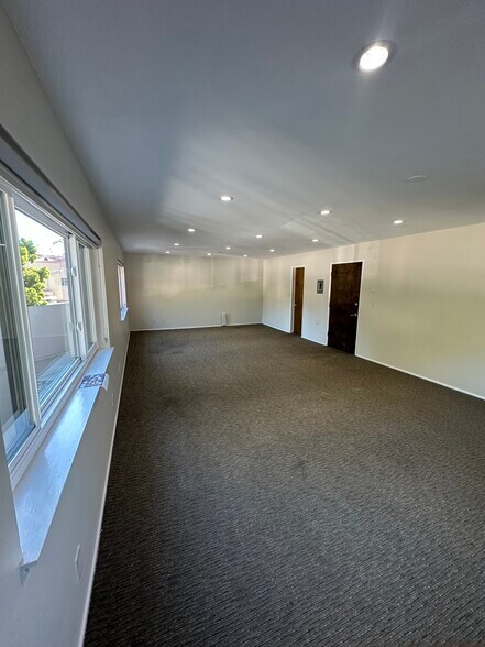465 Forest Ave, Laguna Beach, CA à louer - Photo intérieure - Image 3 de 8
