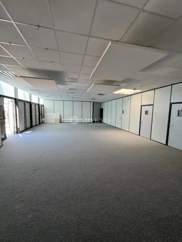 Bureau dans Nîmes à louer Photo intérieure- Image 1 de 12