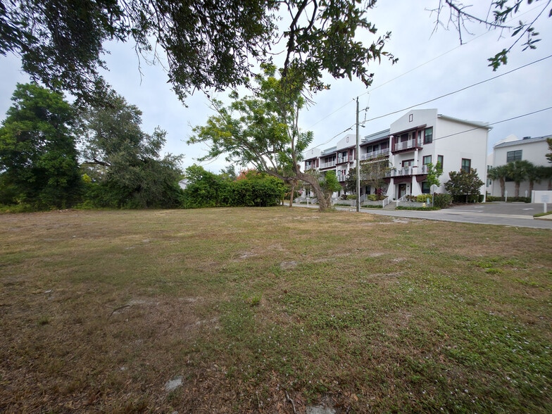 958 Howard Ave, Dunedin, FL for sale - Building Photo - Image 3 of 10