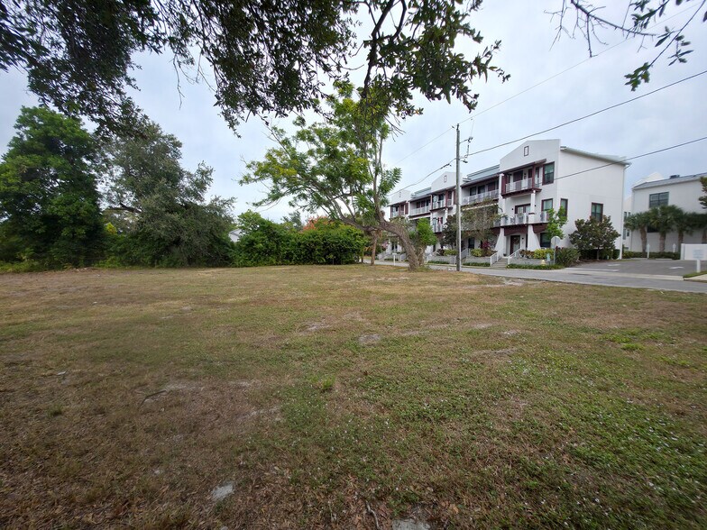 958 Howard Ave, Dunedin, FL à vendre - Photo du bâtiment - Image 3 de 10
