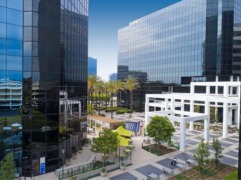 18100 Von Karman Ave, Irvine, CA à louer - Photo du bâtiment - Image 2 de 12