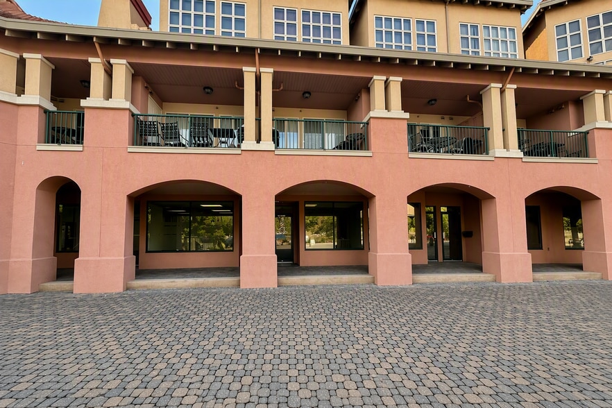3185 Via Centrale, Kelowna, BC for sale - Primary Photo - Image 2 of 2