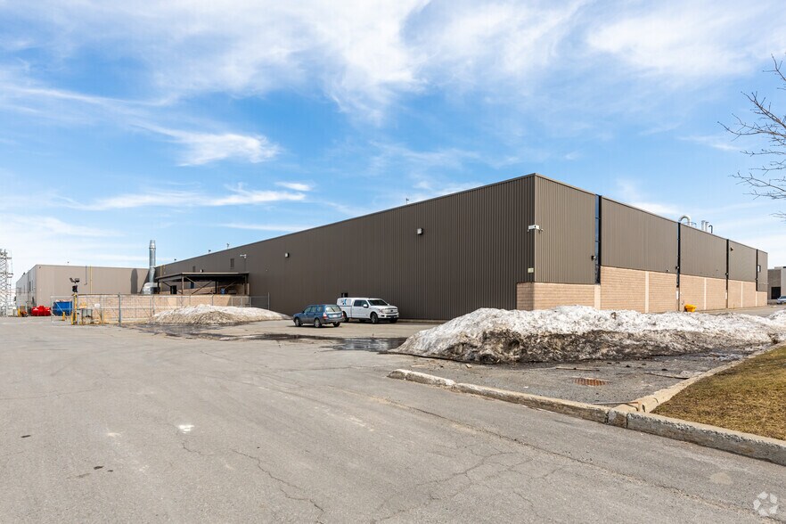 550 Rue McArthur, Saint-Laurent, QC à louer - Photo du bâtiment - Image 2 de 3
