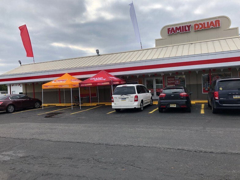 1625-1645 Haines Rd, Levittown, PA à louer - Photo principale - Image 1 de 1