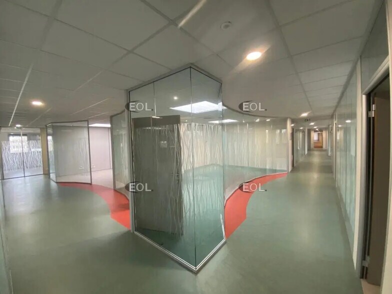 Flex in Ris-Orangis for lease - Building Photo - Image 3 of 17