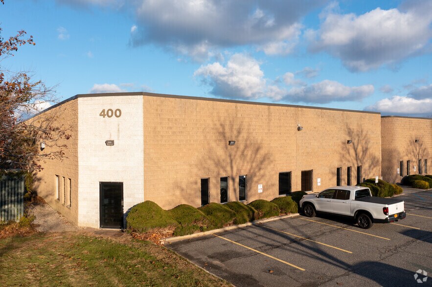 400 Oser Ave, Hauppauge, NY à louer - Photo principale - Image 1 de 12