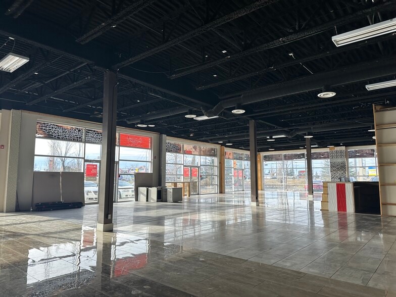 4926 Roper Rd NW, Edmonton, AB for lease - Building Photo - Image 3 of 7