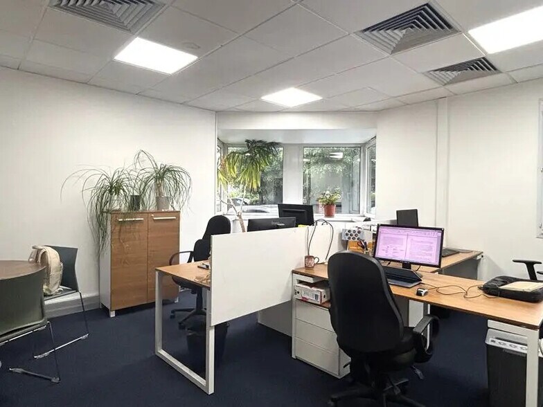 Office in Lyon for lease - Interior Photo - Image 3 of 7
