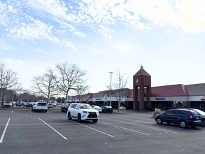 5251 John Tyler Hwy, Williamsburg, VA for lease Building Photo- Image 2 of 6