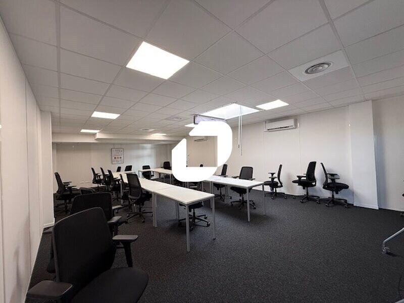 Office in SAINT-OUEN-L'AUMONE for lease Interior Photo- Image 1 of 19