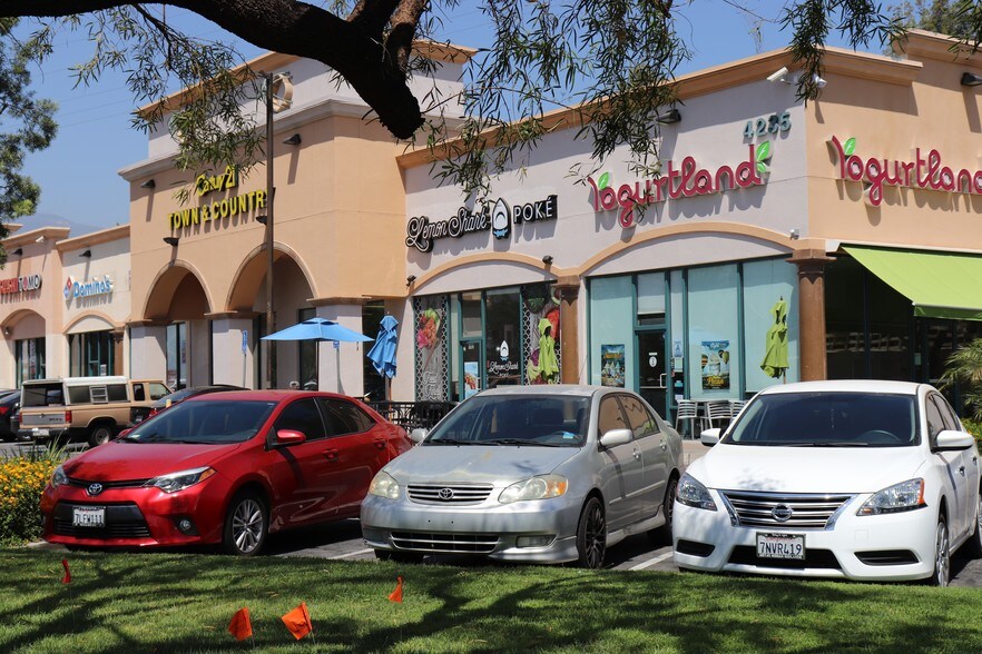 4235 University Pky, San Bernardino, CA à vendre - Photo du bâtiment - Image 3 de 10