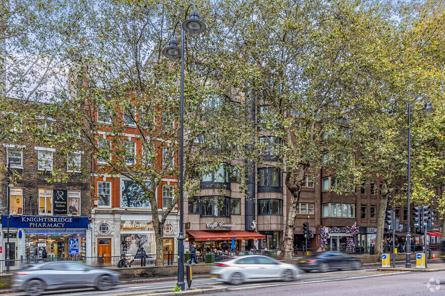 152 Brompton Rd, Londres à louer - Photo du bâtiment - Image 1 de 3