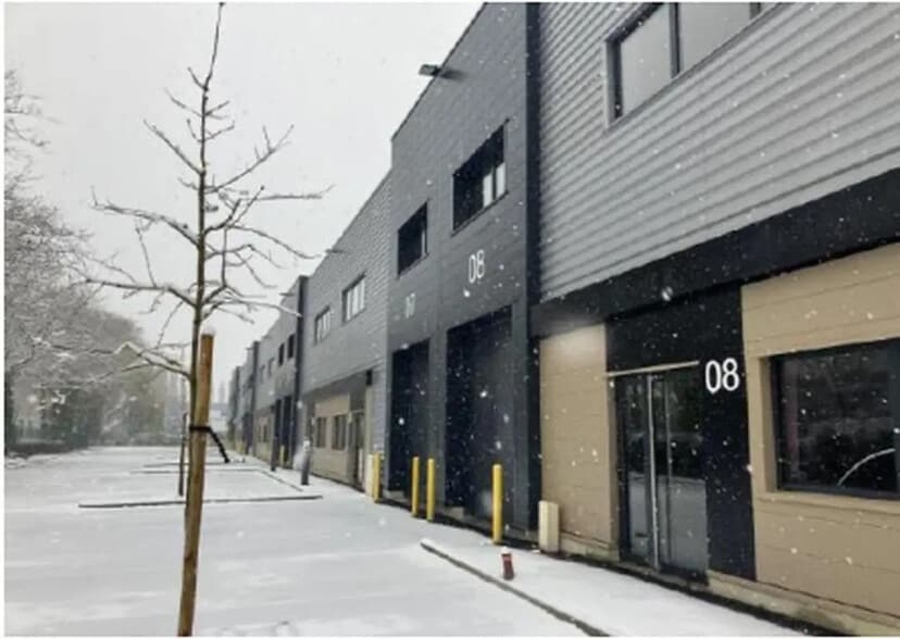 Flex in Buc for lease - Building Photo - Image 3 of 8