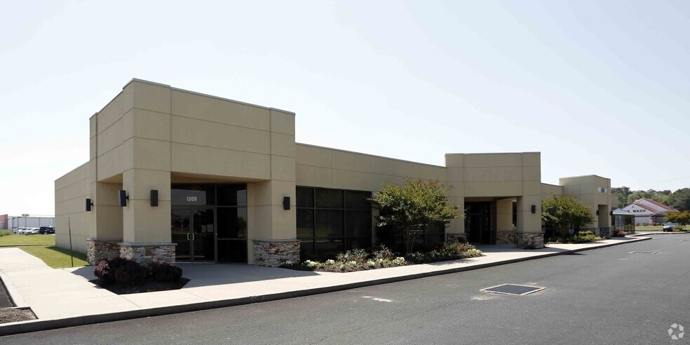 1301-1309 Bridgeville Hwy, Seaford, DE for lease - Building Photo - Image 1 of 2