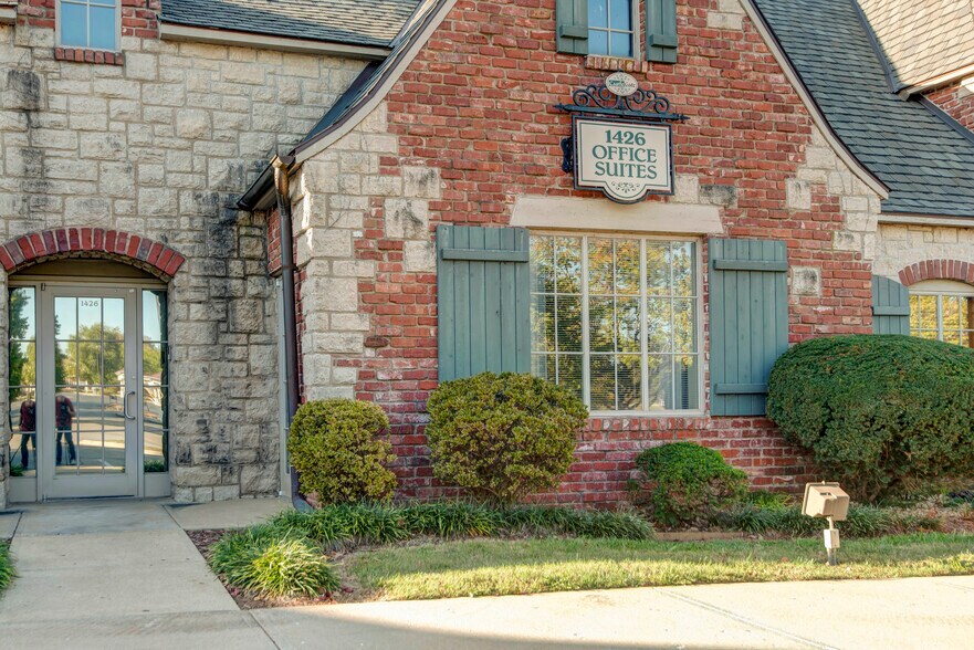 1420-1426 E Bradford Pky, Springfield, MO à louer - Photo du bâtiment - Image 2 de 24
