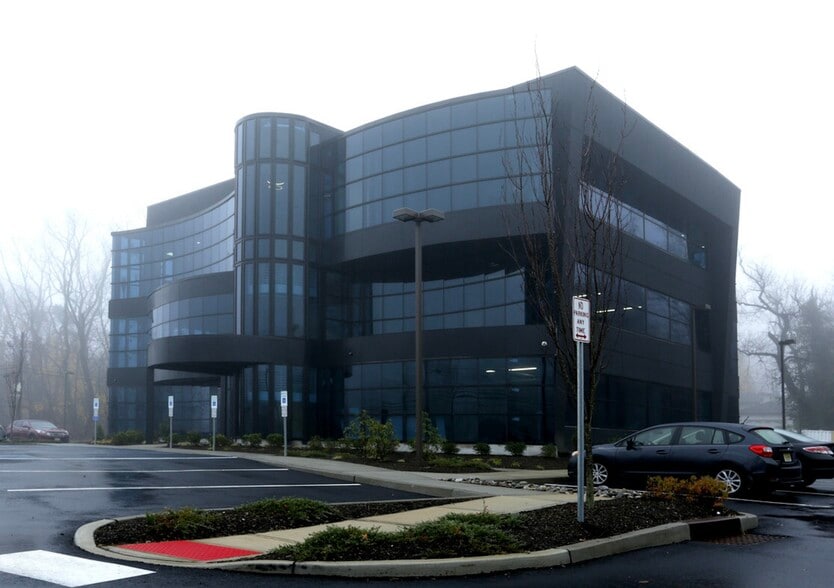 1000 State Route 35, Middletown, NJ for lease - Building Photo - Image 1 of 6