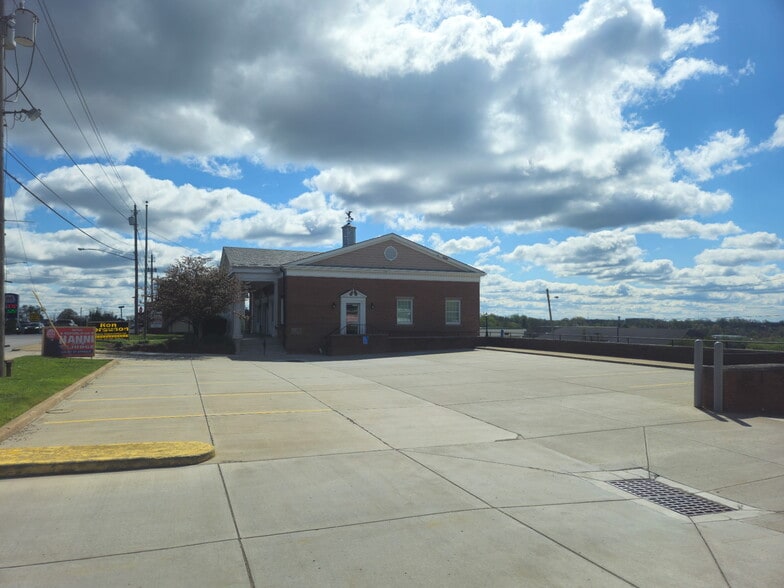 600 Main St, Wintersville, OH à louer - Photo du bâtiment - Image 3 de 10