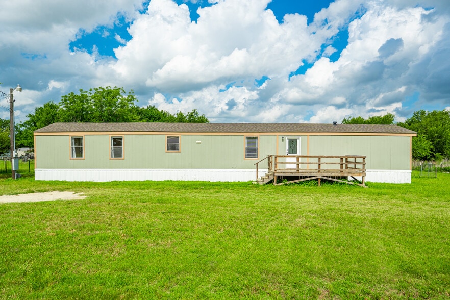 7009 Karen Ln, Joshua, TX for sale - Building Photo - Image 2 of 25