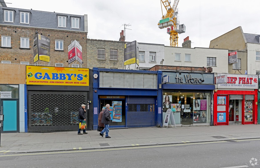 229 Walworth Rd, London for sale - Primary Photo - Image 1 of 2