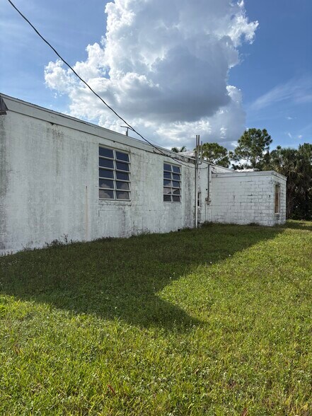 1308 Tamiami Trl, Punta Gorda, FL à vendre - Photo du bâtiment - Image 3 de 4