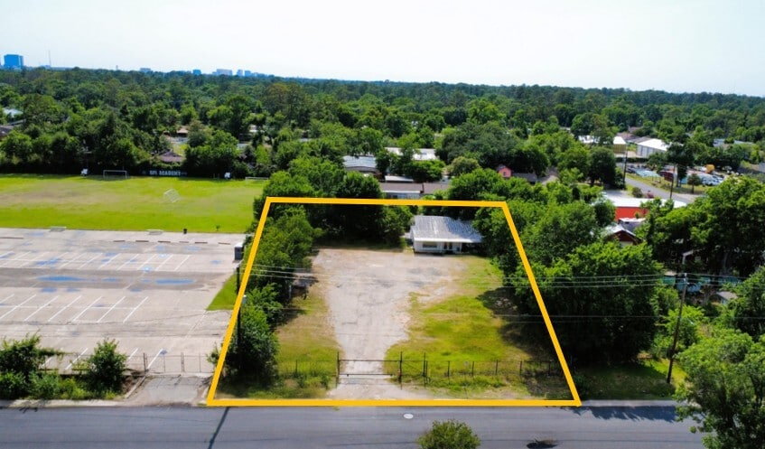 1545 Oak Tree Dr, Houston, TX for lease Building Photo- Image 1 of 5