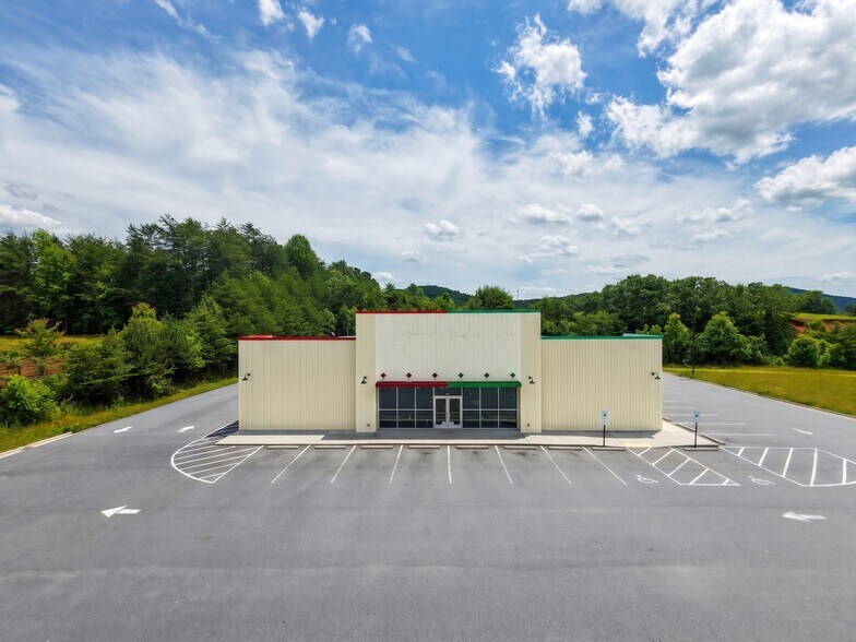 104 Hwy 64 E, Hayesville, NC à vendre - Photo du bâtiment - Image 2 de 15