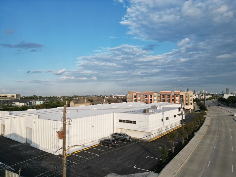 8600 Hempstead Rd, Houston, TX à louer - Photo du bâtiment - Image 2 de 10
