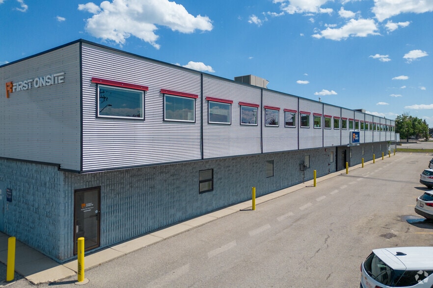 3016 21st St NE, Calgary, AB à vendre - Photo du bâtiment - Image 2 de 18
