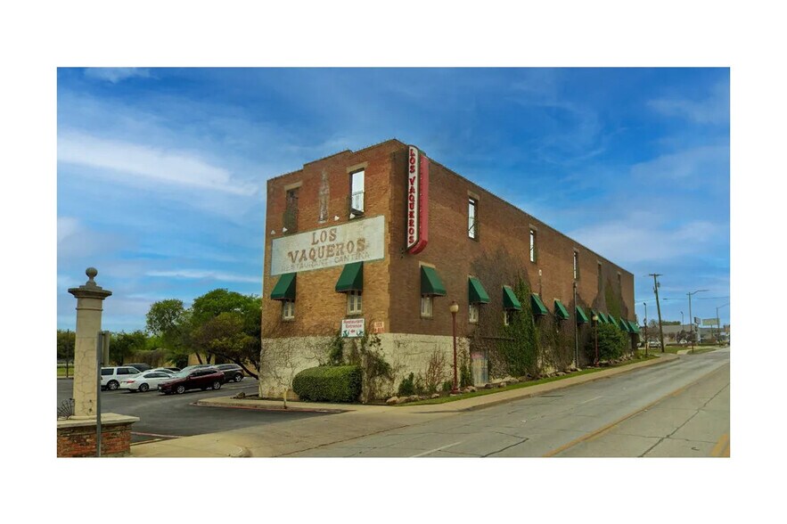 2629 N Main St, Fort Worth, TX à vendre - Photo du bâtiment - Image 1 de 7