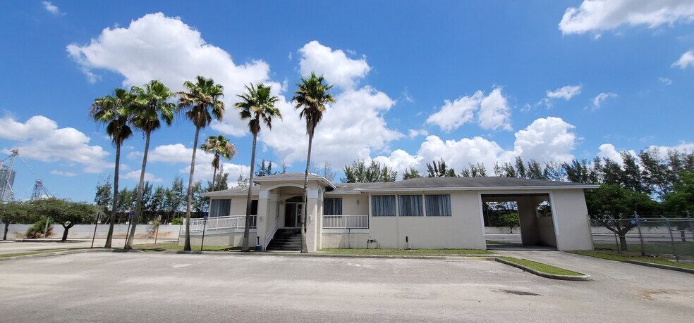 3025 NW 123rd St, Miami, FL à louer - Photo du bâtiment - Image 3 de 5