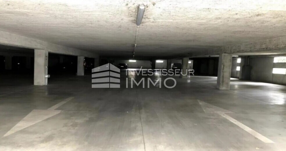 Bureau dans Villeneuve-la-Garenne à louer - Photo du bâtiment - Image 3 de 5