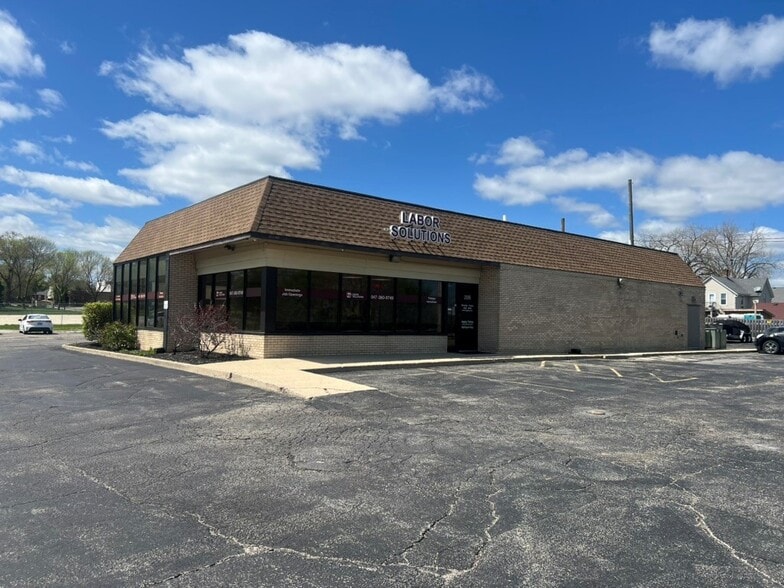 226 S Sheridan Rd, Waukegan, IL à vendre - Photo du bâtiment - Image 2 de 11