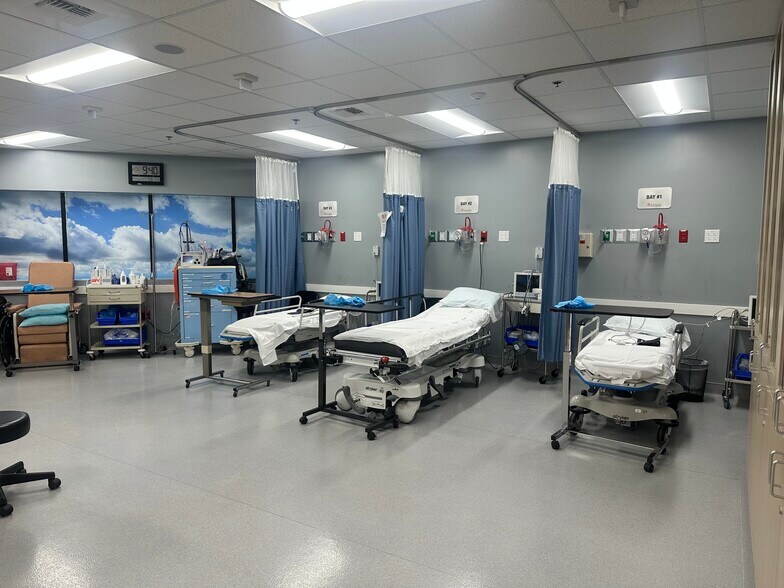 1403 N Tustin Ave, Santa Ana, CA à vendre - Photo du bâtiment - Image 2 de 21