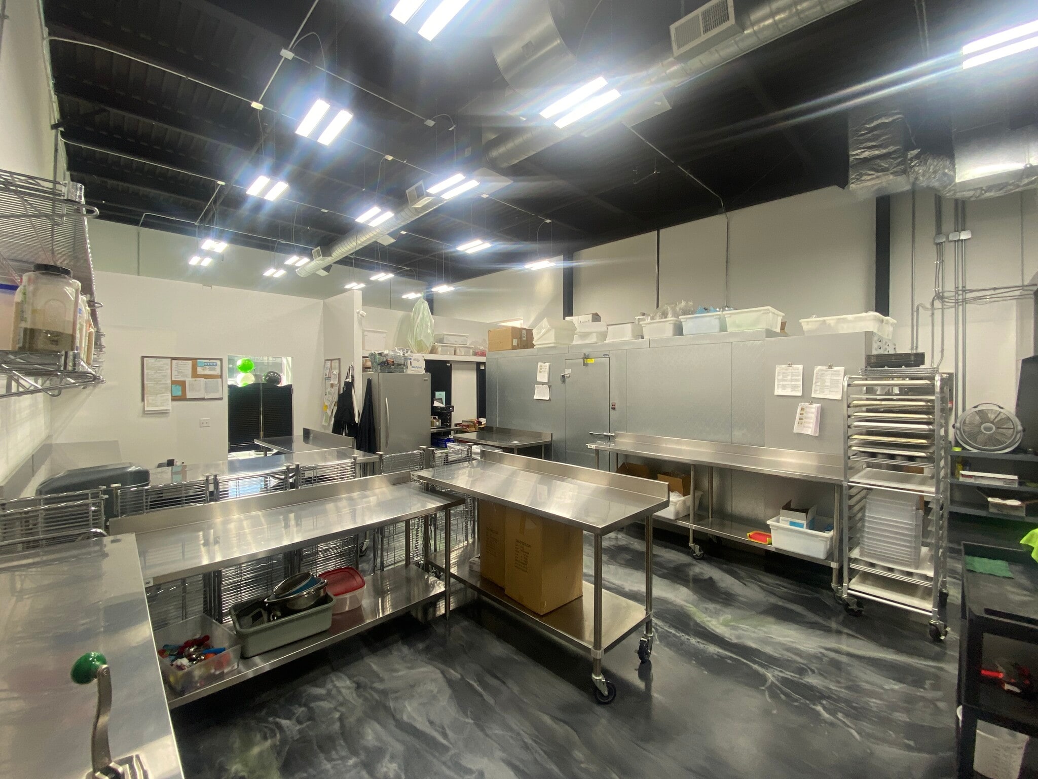 9107 NW 64th St, Parkville, MO for lease Interior Photo- Image 1 of 3