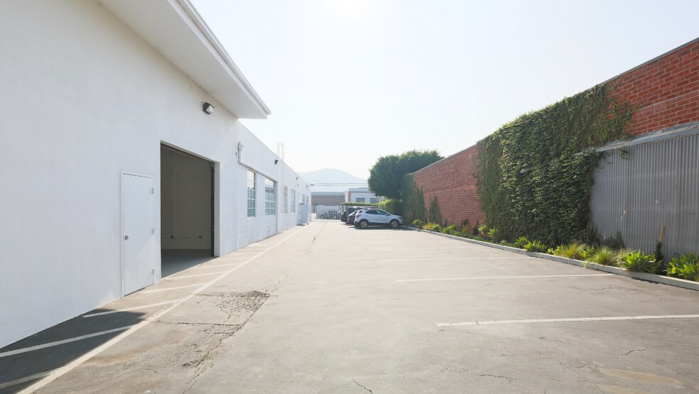 8509-8511 Steller Dr, Culver City, CA à vendre - Photo du bâtiment - Image 3 de 10