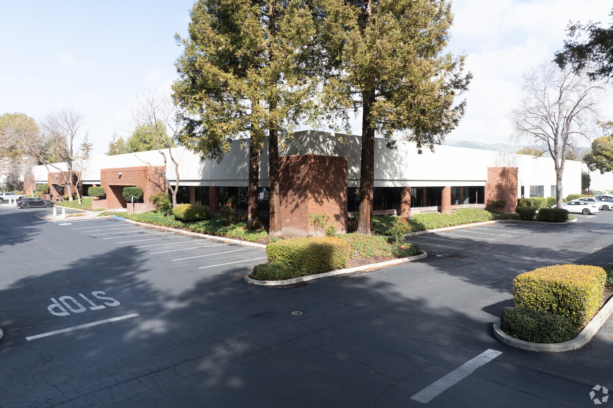 720-740 S Milpitas Blvd, Milpitas, CA à louer Photo du bâtiment- Image 1 de 8