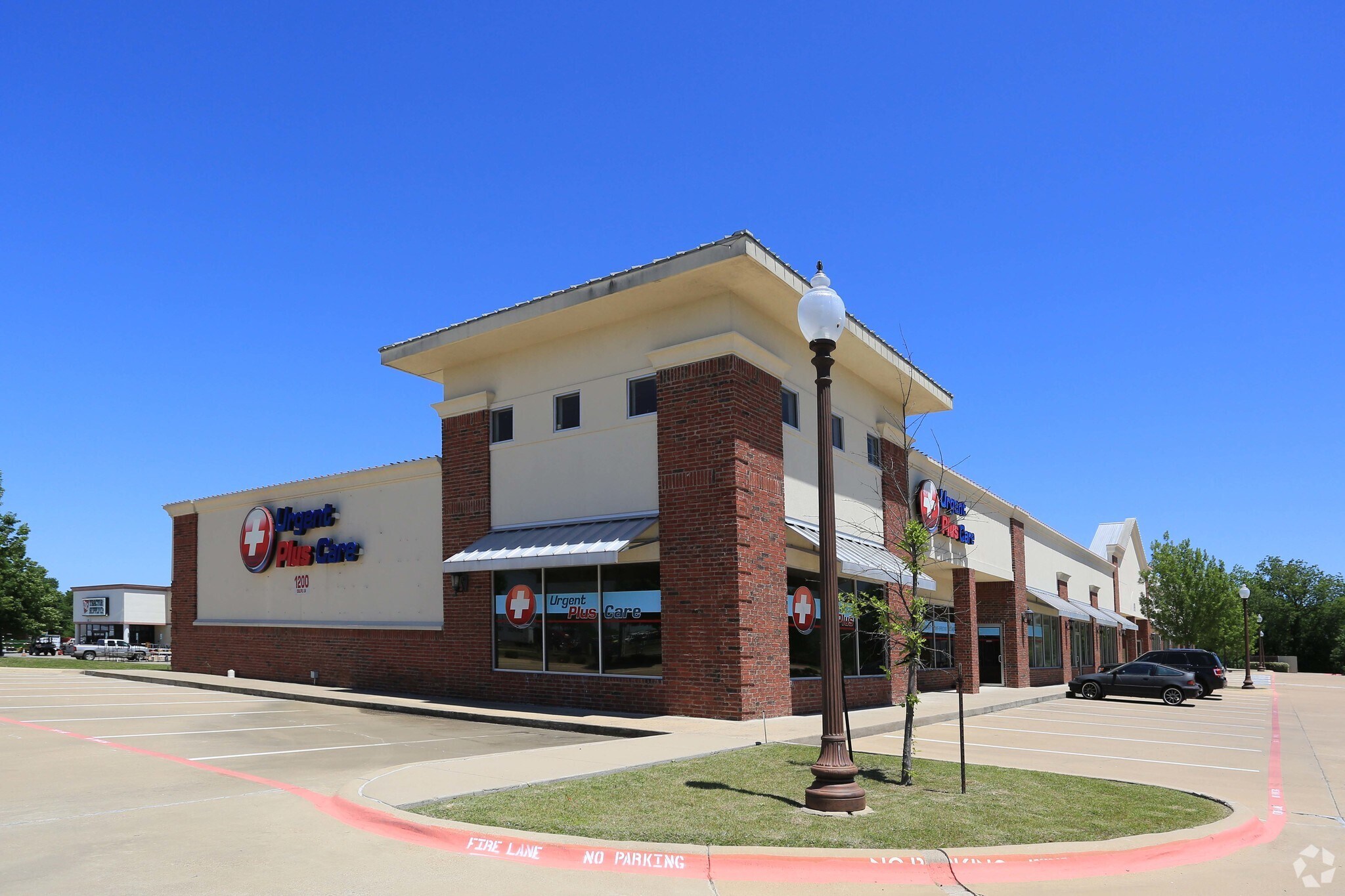 1200 Dolfie Ln, Ennis, TX for lease Primary Photo- Image 1 of 10